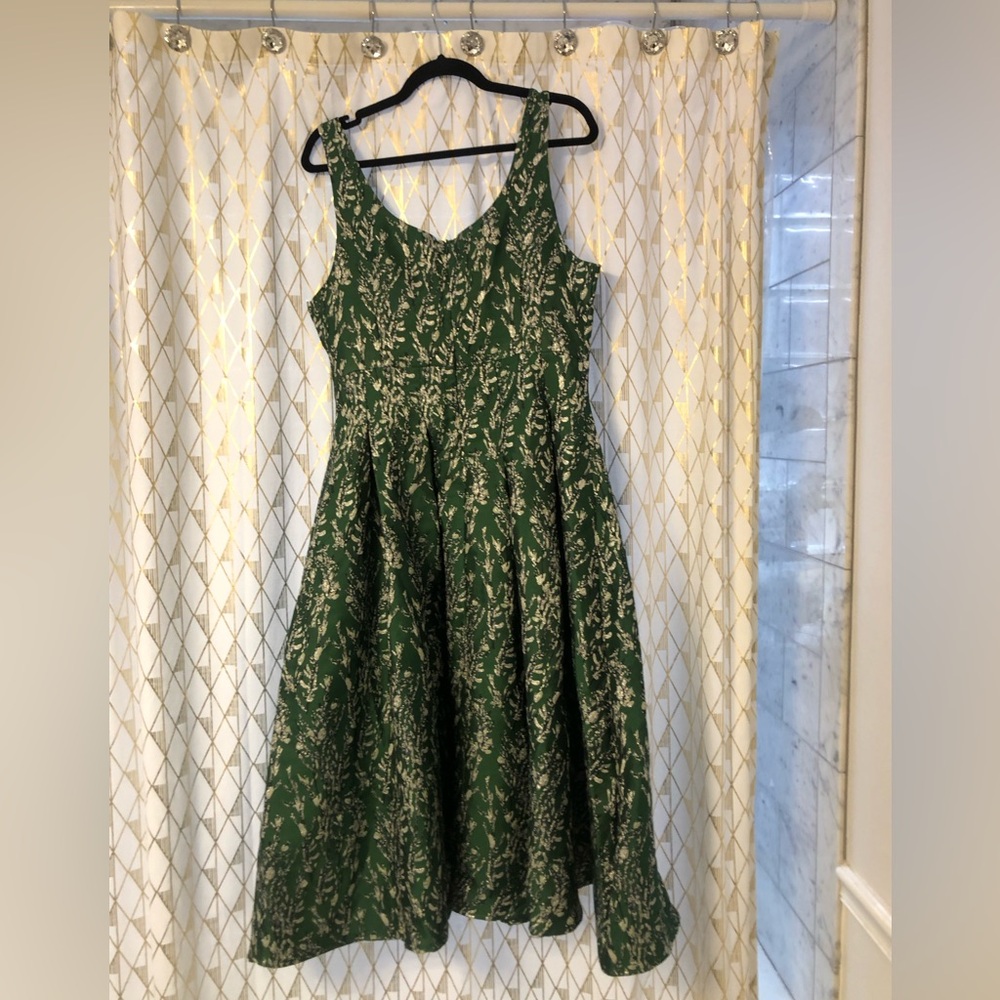 NWT Rihoas green embroidered large pleat midi dress - size Large - Picture 6 of 8